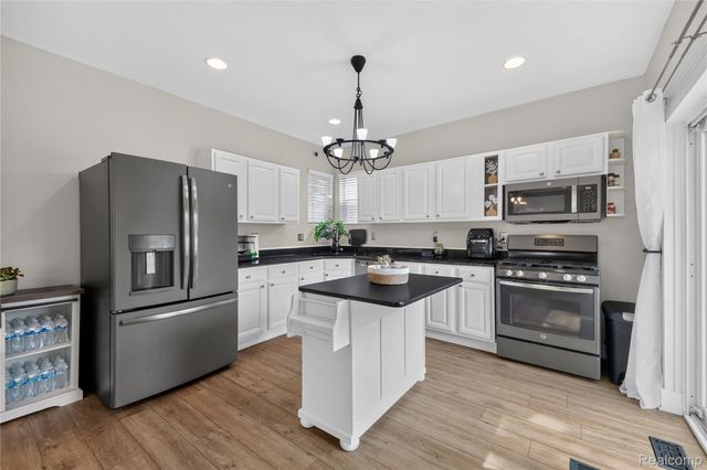 24345 Mary Street, Taylor, MI 48180