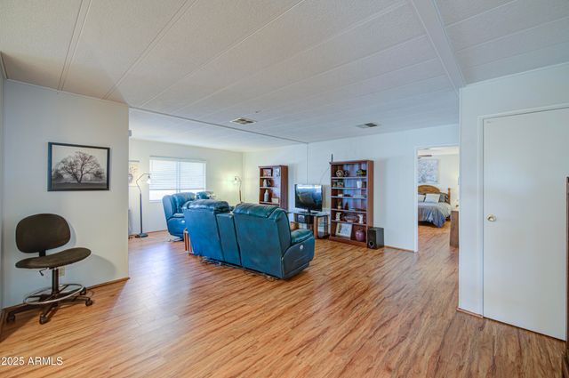 2259 N NICKLAUS Drive N, Mesa, AZ 85215