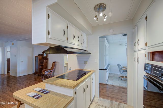 2259 N NICKLAUS Drive N, Mesa, AZ 85215