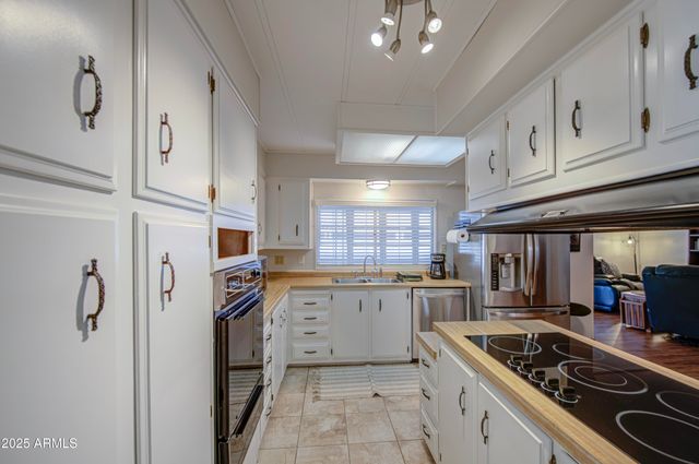 2259 N NICKLAUS Drive N, Mesa, AZ 85215