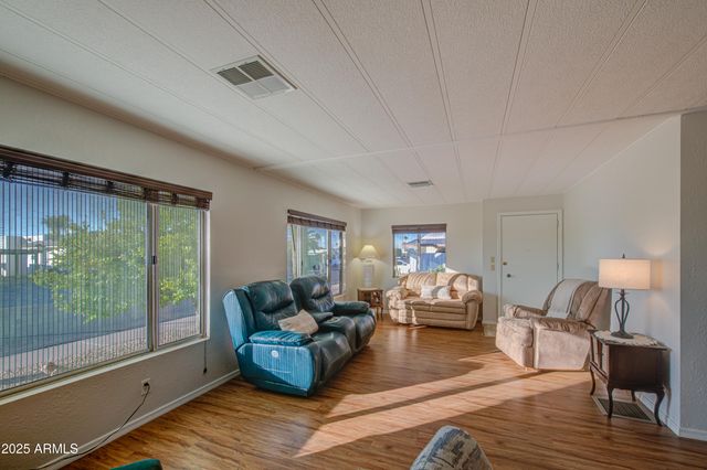 2259 N NICKLAUS Drive N, Mesa, AZ 85215