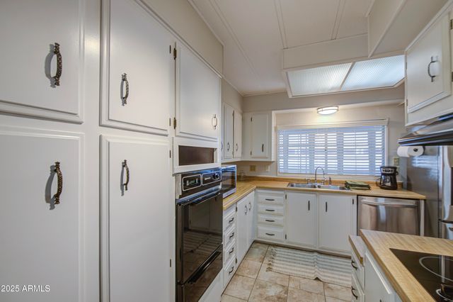 2259 N NICKLAUS Drive N, Mesa, AZ 85215