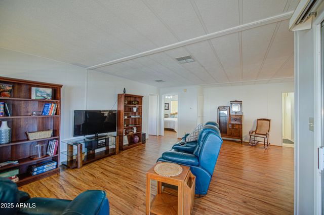 2259 N NICKLAUS Drive N, Mesa, AZ 85215