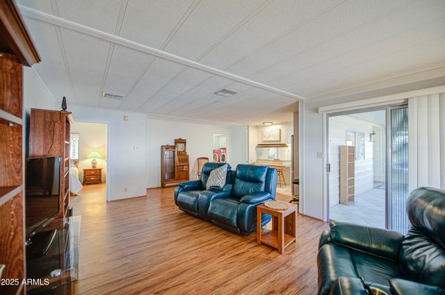 2259 N NICKLAUS Drive N, Mesa, AZ 85215