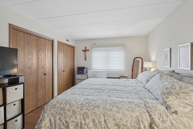 15701 Foxbend Court 1N, Orland Park, IL 60462