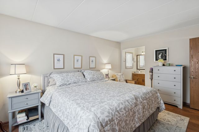 15701 Foxbend Court 1N, Orland Park, IL 60462