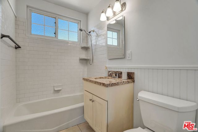 6525 Lubao Avenue, Woodland Hills, CA 91367