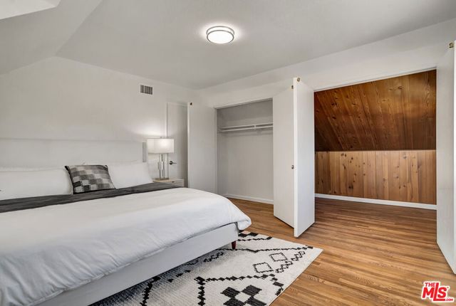 6525 Lubao Avenue, Woodland Hills, CA 91367