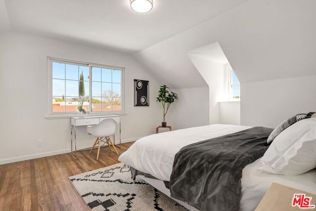 6525 Lubao Avenue, Woodland Hills, CA 91367