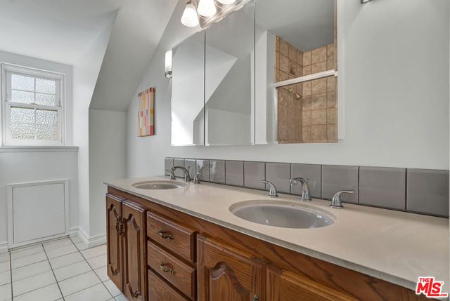 6525 Lubao Avenue, Woodland Hills, CA 91367