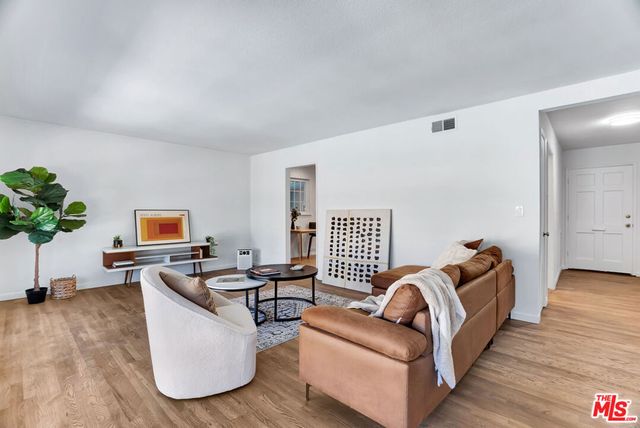 6525 Lubao Avenue, Woodland Hills, CA 91367