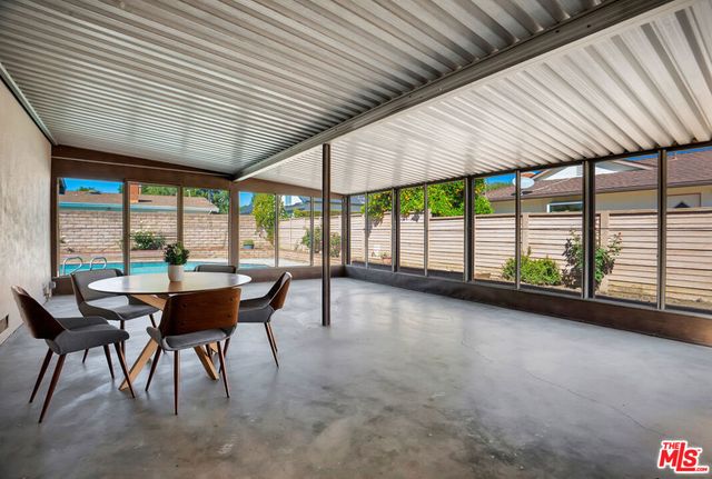 6525 Lubao Avenue, Woodland Hills, CA 91367