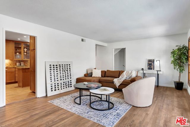 6525 Lubao Avenue, Woodland Hills, CA 91367