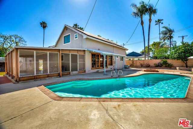 6525 Lubao Avenue, Woodland Hills, CA 91367