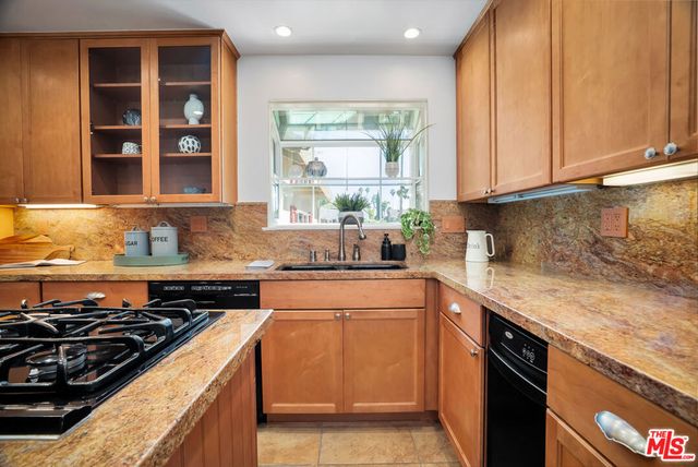 6525 Lubao Avenue, Woodland Hills, CA 91367