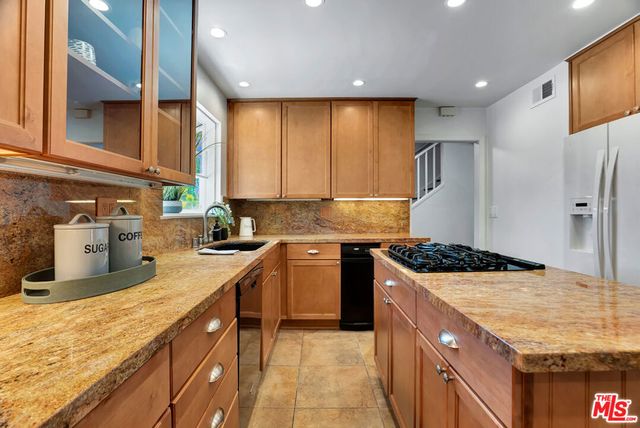 6525 Lubao Avenue, Woodland Hills, CA 91367