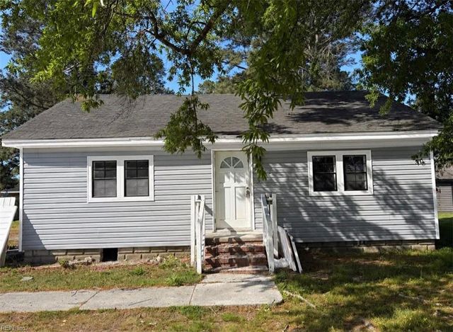 135 Whaley ST, Suffolk, VA 23438