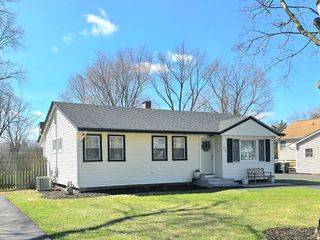 344 Douglas Road, Batavia, IL 60510