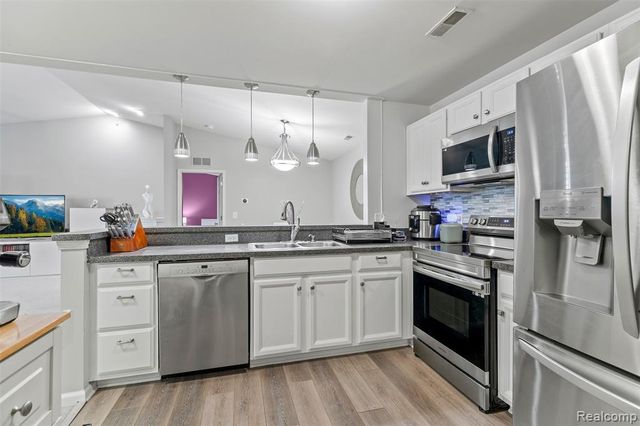 29675 Nottingham Circle, Livonia, MI 48152