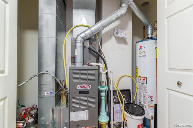 29675 Nottingham Circle, Livonia, MI 48152