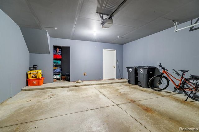 29675 Nottingham Circle, Livonia, MI 48152