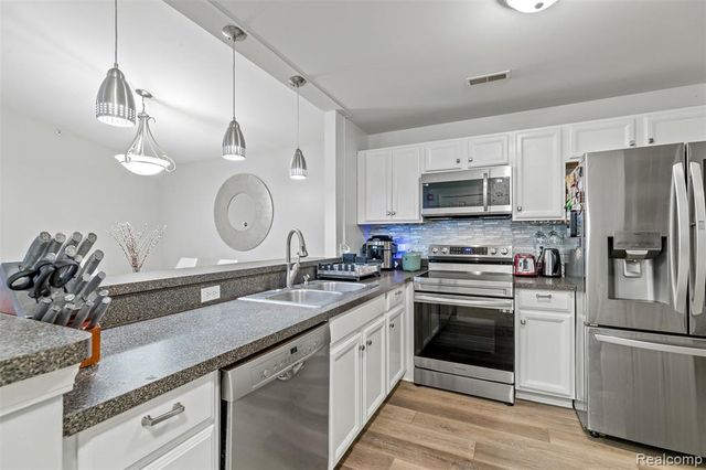 29675 Nottingham Circle, Livonia, MI 48152