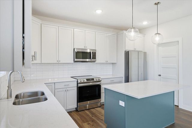 2990 Coventry Circle, River Falls, WI 54022