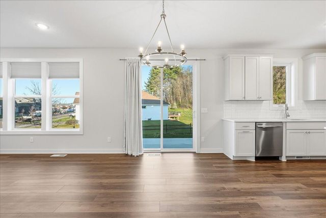 2990 Coventry Circle, River Falls, WI 54022