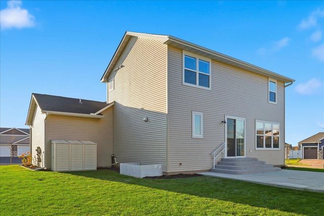 2990 Coventry Circle, River Falls, WI 54022