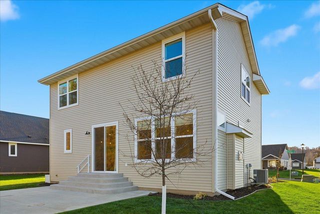 2990 Coventry Circle, River Falls, WI 54022