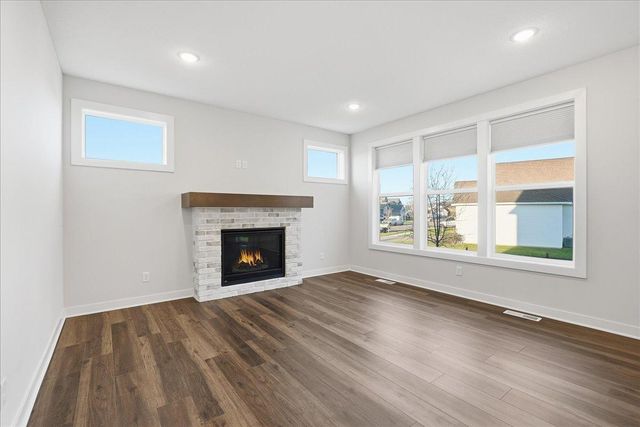 2990 Coventry Circle, River Falls, WI 54022