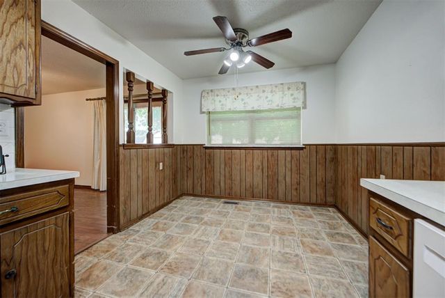 2408 S Jensen Avenue, El Reno, OK 73036