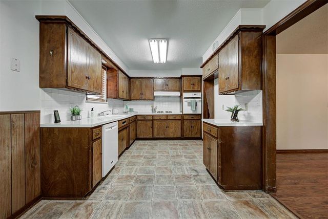 2408 S Jensen Avenue, El Reno, OK 73036