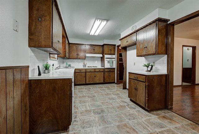2408 S Jensen Avenue, El Reno, OK 73036
