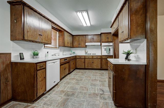 2408 S Jensen Avenue, El Reno, OK 73036