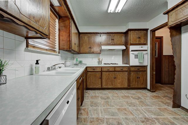 2408 S Jensen Avenue, El Reno, OK 73036