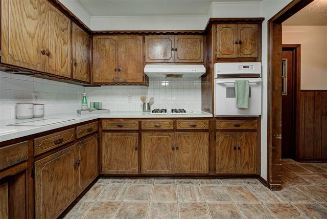 2408 S Jensen Avenue, El Reno, OK 73036