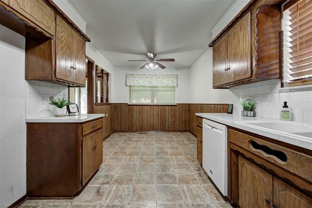2408 S Jensen Avenue, El Reno, OK 73036