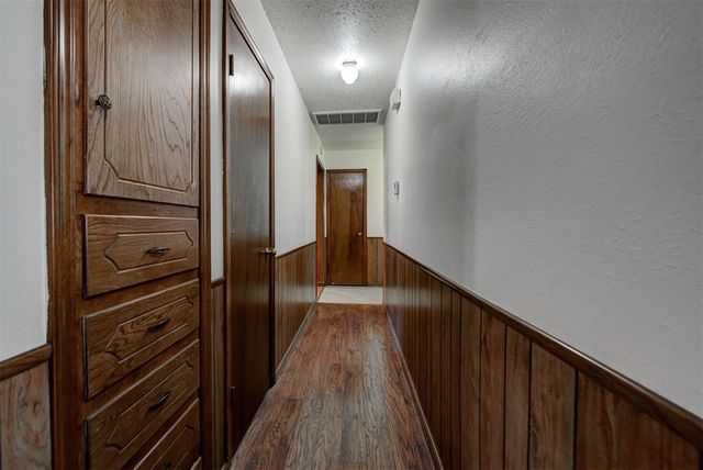 2408 S Jensen Avenue, El Reno, OK 73036