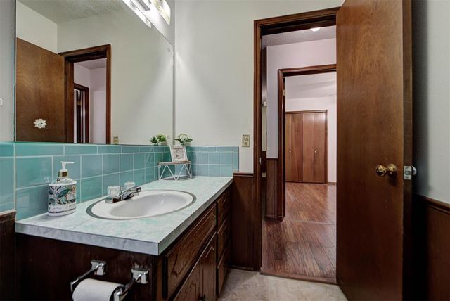 2408 S Jensen Avenue, El Reno, OK 73036
