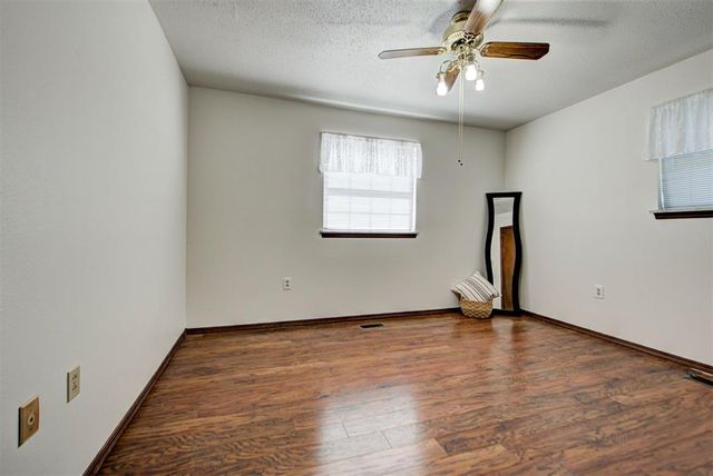 2408 S Jensen Avenue, El Reno, OK 73036