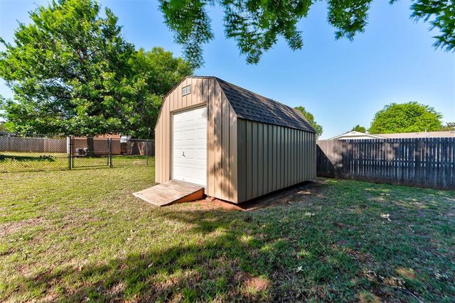 2408 S Jensen Avenue, El Reno, OK 73036