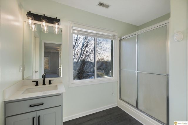 10028 Durkop Street, La Vista, NE 68128