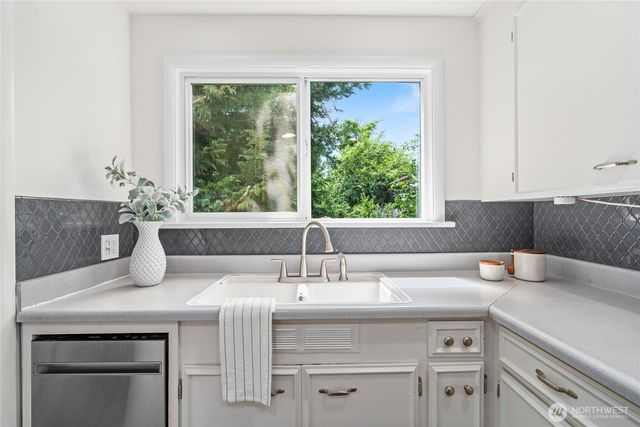 13322 3rd Avenue NE, Seattle, WA 98125