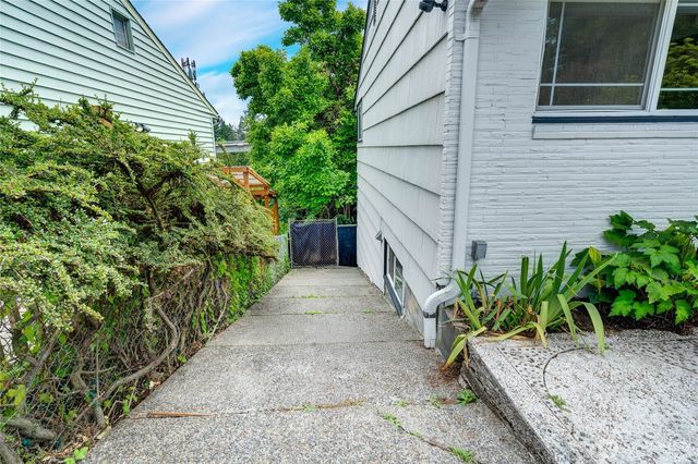 13322 3rd Avenue NE, Seattle, WA 98125