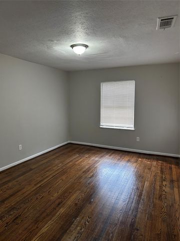 5831 Lyndhurst Drive, Houston, TX 77033