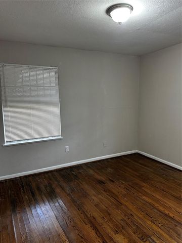 5831 Lyndhurst Drive, Houston, TX 77033