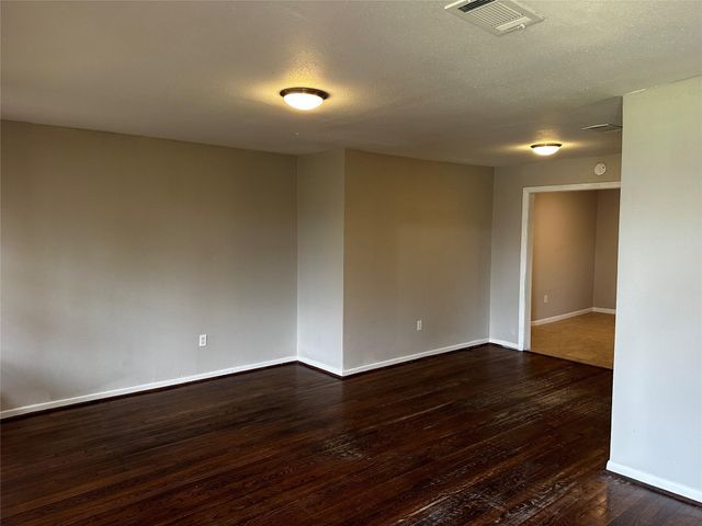 5831 Lyndhurst Drive, Houston, TX 77033