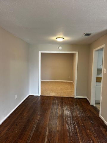 5831 Lyndhurst Drive, Houston, TX 77033