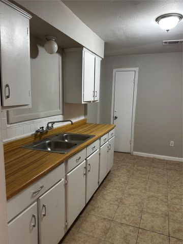 5831 Lyndhurst Drive, Houston, TX 77033